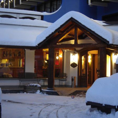 Hotel Baita Clementi Bormio Exteriör bild