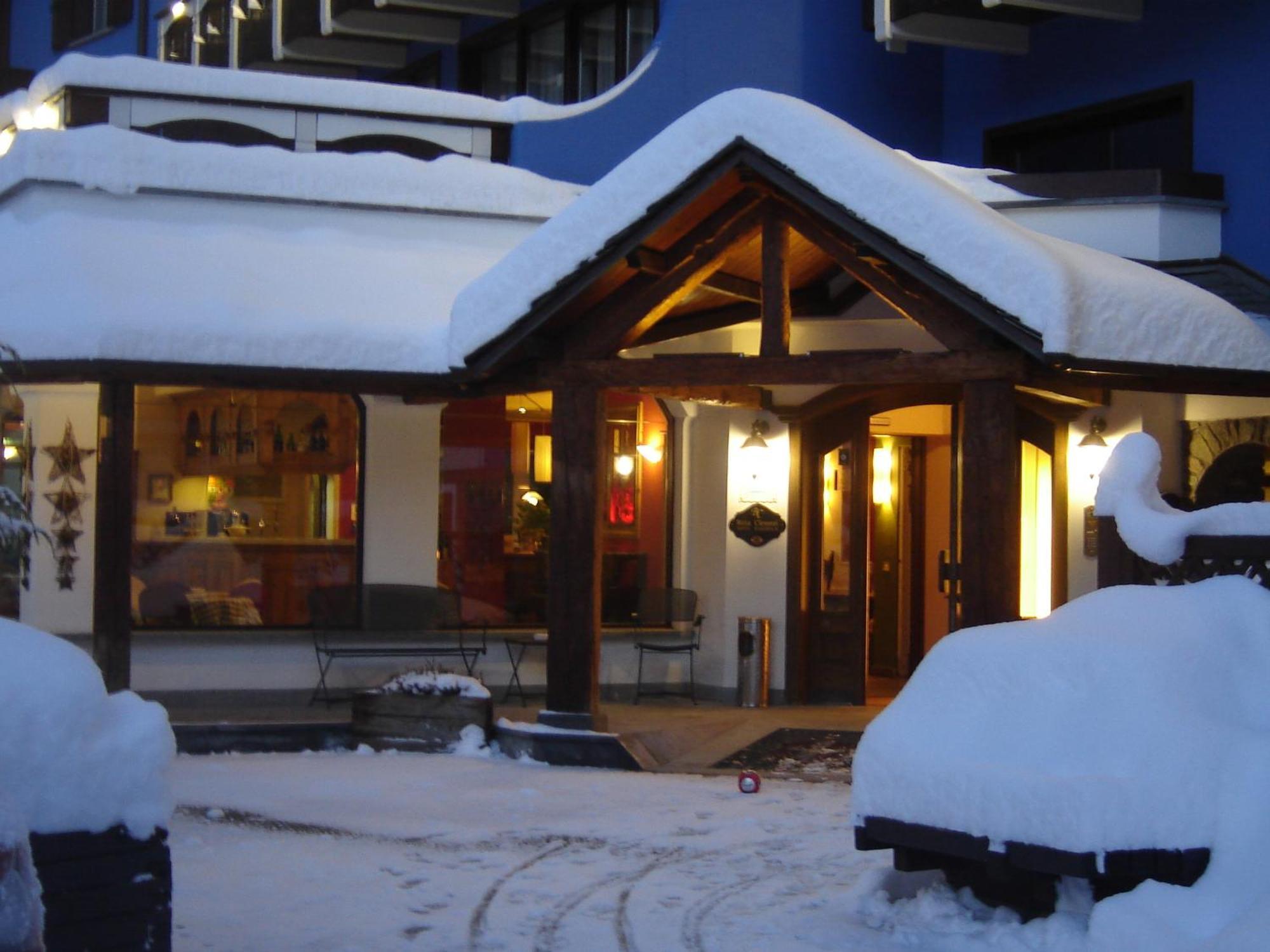 Hotel Baita Clementi Bormio Exteriör bild