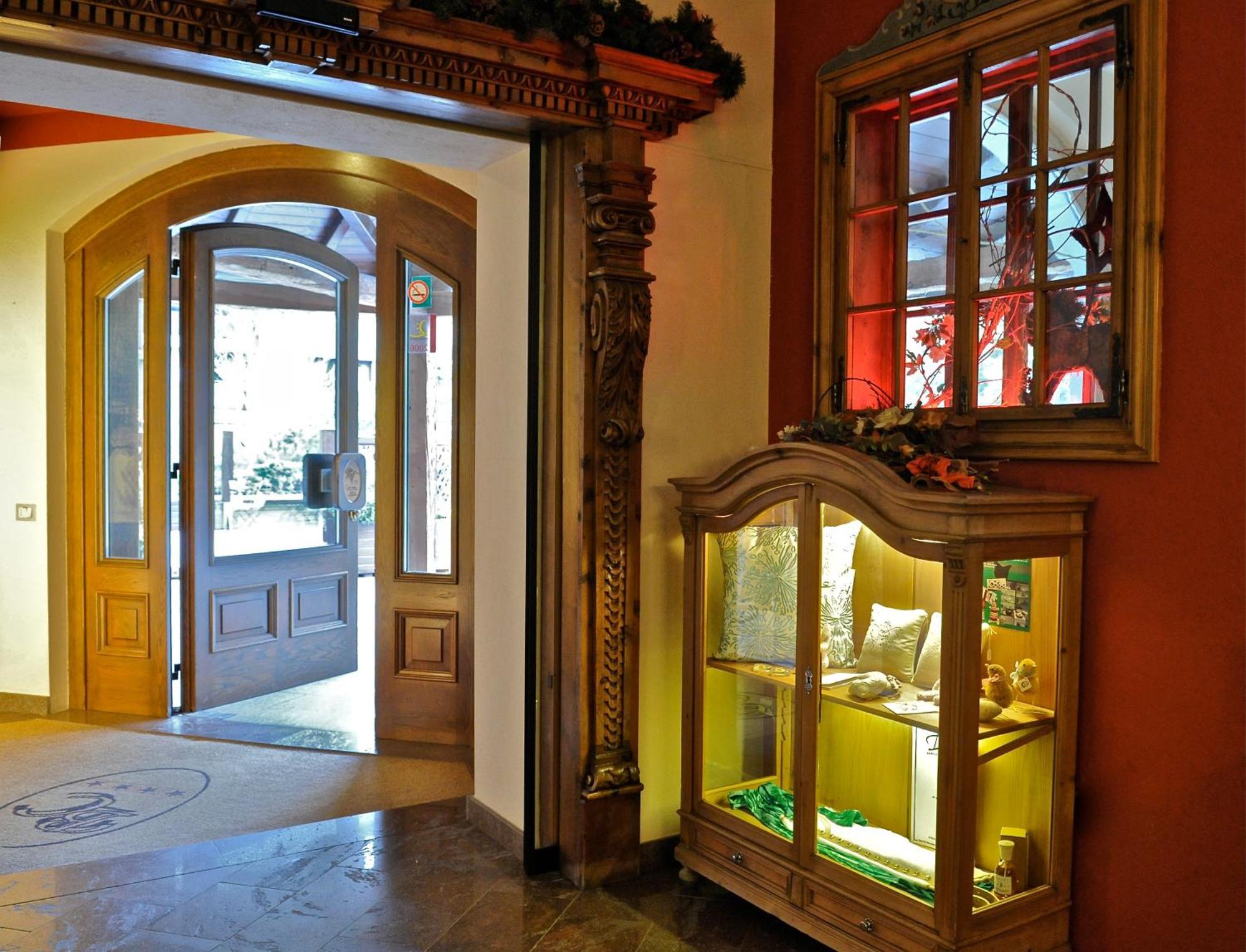 Hotel Baita Clementi Bormio Exteriör bild