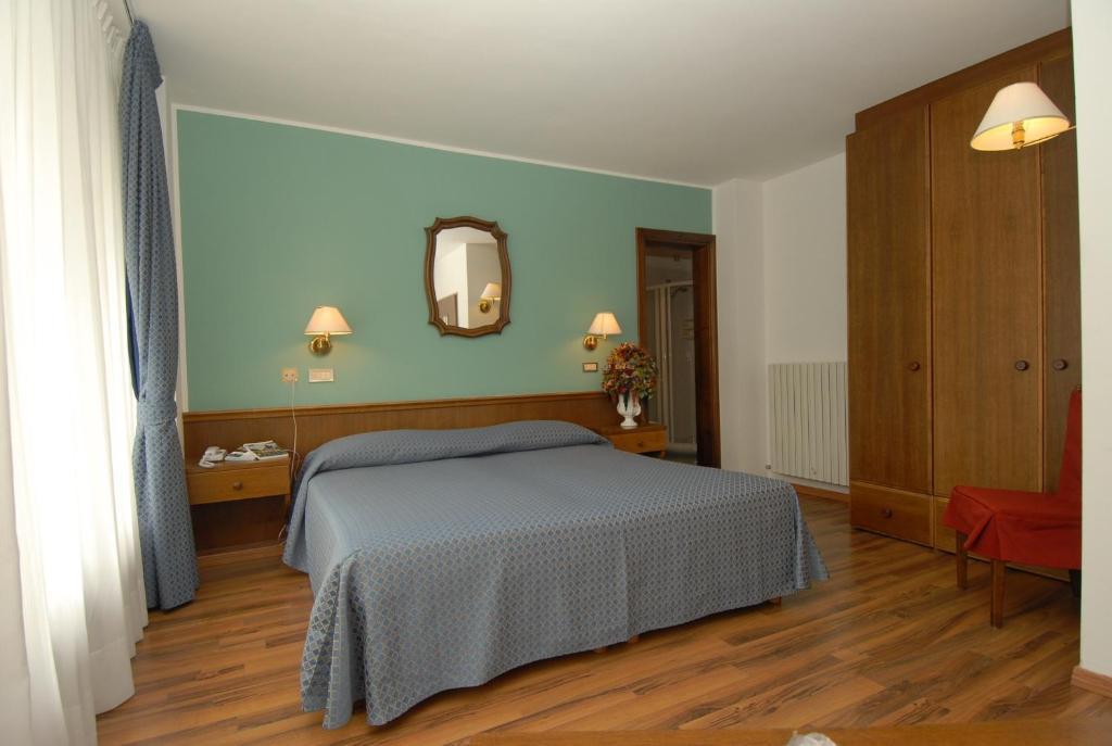 Hotel Baita Clementi Bormio Rum bild