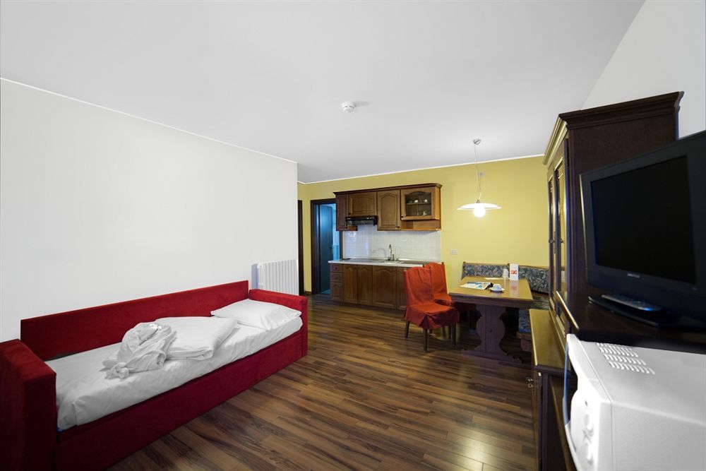 Hotel Baita Clementi Bormio Exteriör bild
